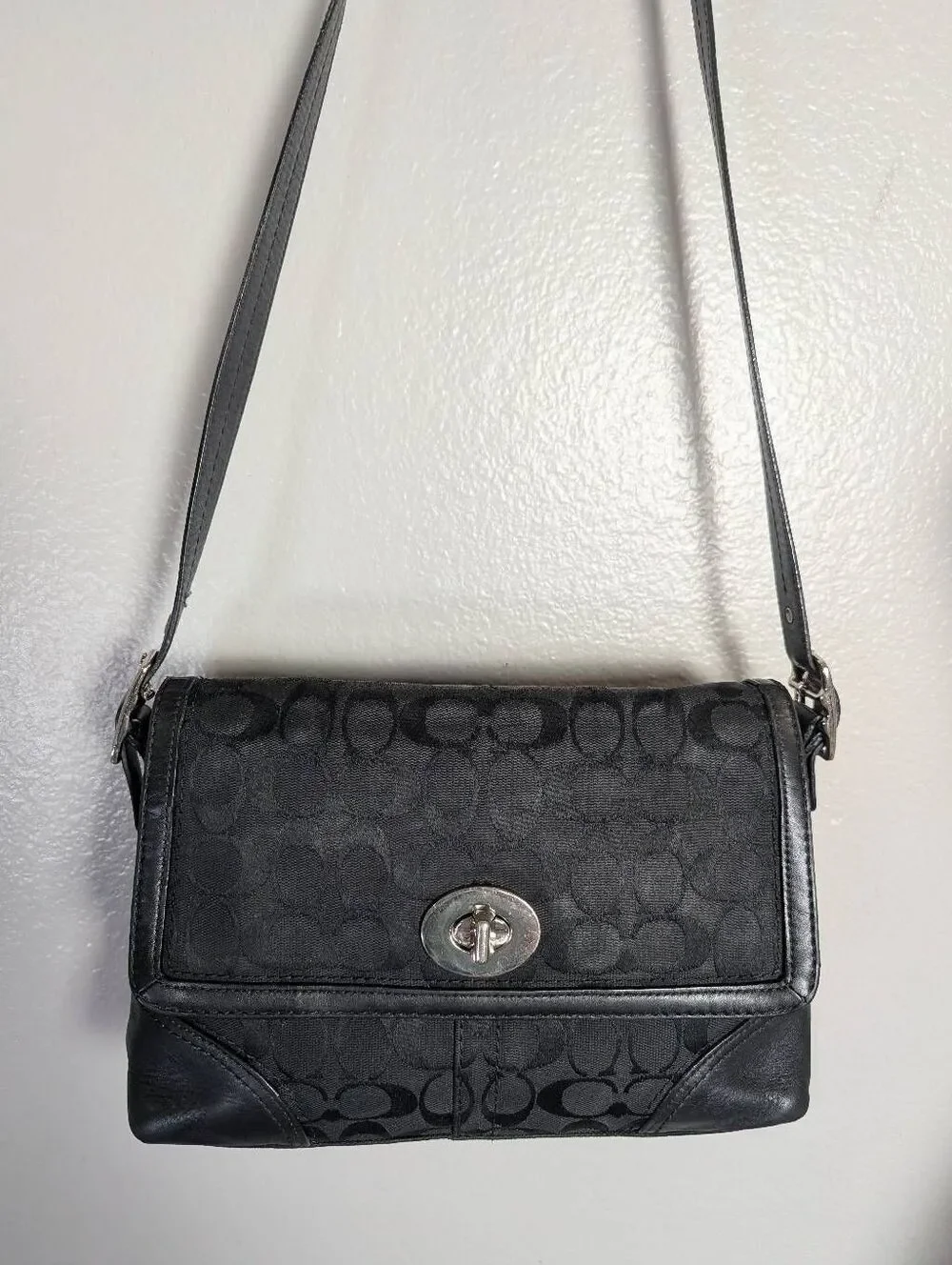 Coach Hamptons Signature Black Turnlock Flap Shoulder/Crossbody Bag #F13066